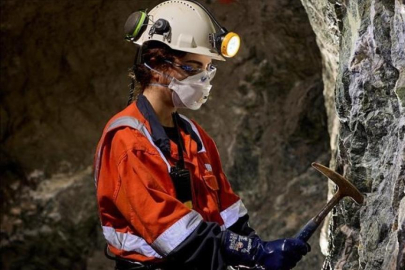 Madencilikte "kadın eli" giderek artıyor