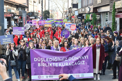 Bursalı kadınlar, düşledikleri dünyayı birlikte kurmak için yürüdü