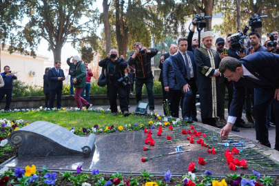 İmamoğlu, Zübeyde Hanım'ın mezarını ziyaret etti