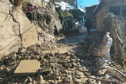 Rize’de heyelan: 4 ev boşaltıldı