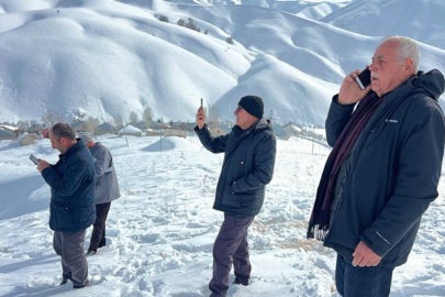 Telefonla konuşmak için 1 kilometre yol yürüyorlar