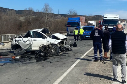 Kastamonu'da bariyerlere çarpan otomobil hurdaya döndü! Feci kazada sürücü hayatını kaybetti