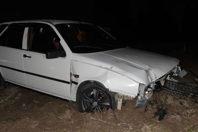 Tekirdağ'da virajı alamayan otomobil kullanılamaz hale geldi