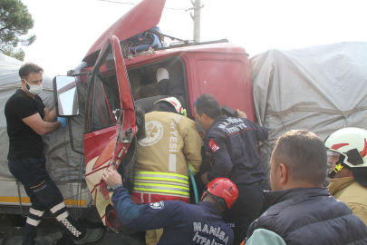 Manisa'da iki tır çarpıştı: 1 yaralı