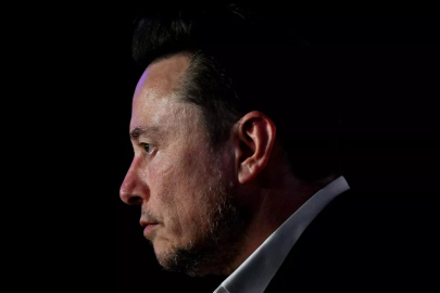 Musk, Romanya’ya gideceği yönündeki söylentileri yalanladı!