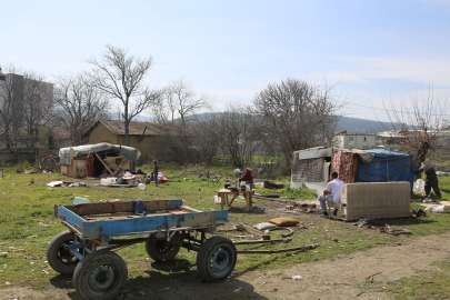 Bursa Nilüfer’de görüntü kirliliğine neden olan çadırlar kaldırıldı