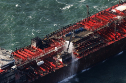 Kuzey Denizi’ndeki petrol tankeri yangını söndürüldü