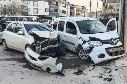 Bursa'da korkutan kaza! Savrularak direğe çarptı...