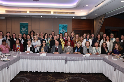 Bursa Nilüfer Belediye Başkanı Şadi Özdemir kadınlarla iftarda buluştu