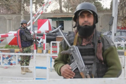 Çok sayıda kişi rehin alındı, 100 yolcu kurtarıldı