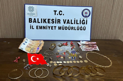 Balıkesir'de yaşlı kadını 1 milyon 500 bin lira dolandıran şahıslar yakalandı