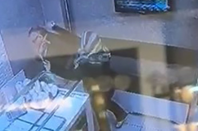 Kayseri'de sarrafı soymak için kılık değiştirdi