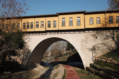 Bursa'da dünyanın ilk çarşılı köprüsü Irgandı, zanaatkarlara ev sahipliği yapıyor