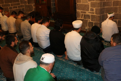 En uzun teravih namazı bu camide kılınıyor