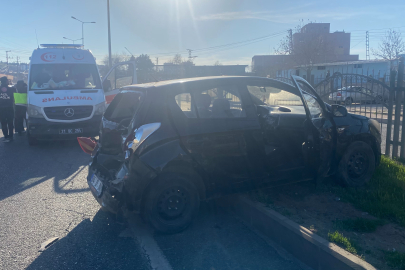 Diyarbakır’da minibüs otomobile çarptı