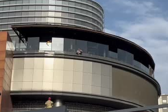 İstanbul Bahçelievler'de AVM'de intihar girişimi