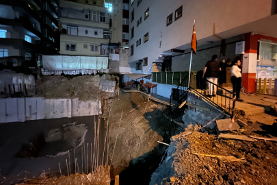 İstanbul Güngören’de 6 katlı binanın bitişiğindeki inşaat alanında toprak kayması yaşandı