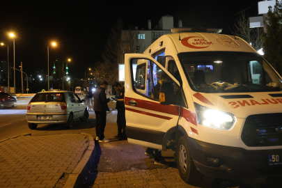 Nevşehir'de kırmızı ışıkta duran otomobile çarptı: 1 yaralı