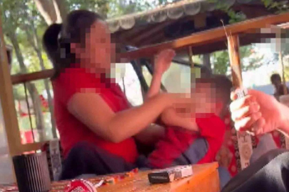 Kan donduran görüntüler: Bu nasıl anne? 'Sus yoksa nefesini keserim'