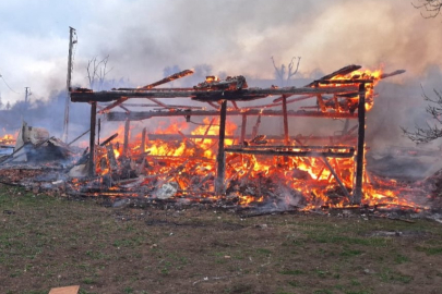 Kastamonu'da çok sayıda ev ve ahır alevlere teslim oldu