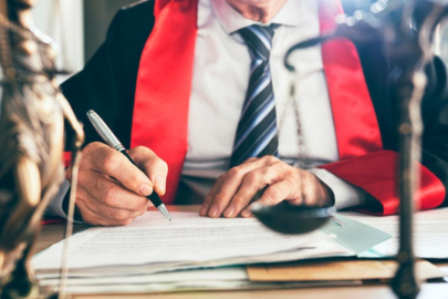 Korkunç olay: Hakim odasında asılı bulundu!