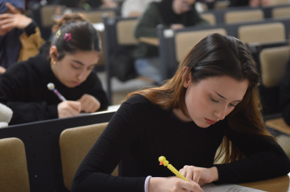 Bursa Yıldırım'da üniversite adaylarına sınav provası
