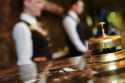 İki erkeğin aynı odada kalmasına 'izin vermeyen' otele ceza