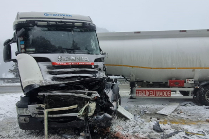 Antalya’da tır ile tanker çarpıştı