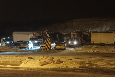 Sivas'ta kar yolları kapattı, hazırlıksız sürücüler yolda kaldı