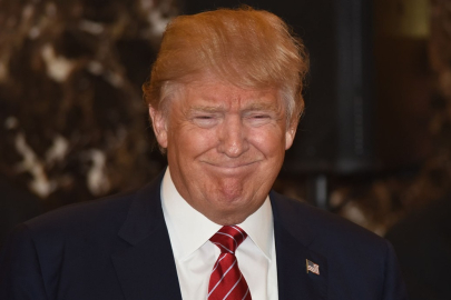 Trump: Ekibime kömür ile enerji üretmeye başlama yetkisi veriyorum