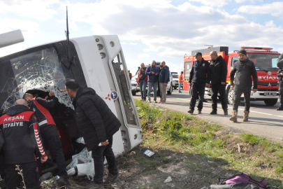 Edirne’de öğrenci servisi devrildi