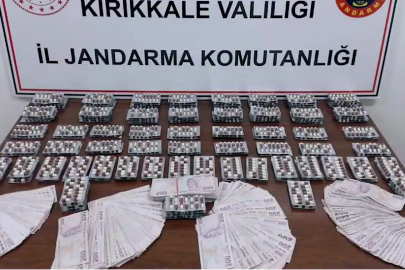 Kırıkkale'de jandarma evin her köşesini didik didik etti, nakit para ve yüzlerce uyuşturucu hap buldu