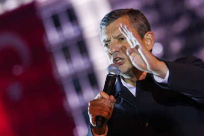 Özgür Özel Saraçhane'de! "Bana diyorlar ki 'sokak çağrısı mı yapıyorsun?' Evet. Evet. Evet"