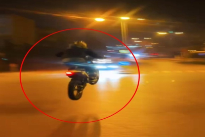 Bursa'da akrobatik hareketlerle trafiği tehlikeye atan motosikletli yakalandı