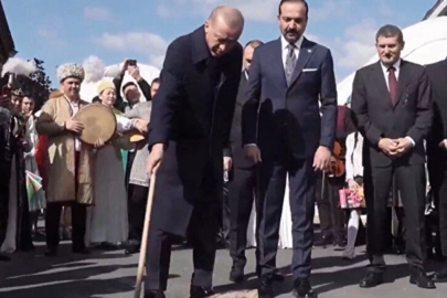 Cumhurbaşkanı Erdoğan, Nevruz ateşini yaktı ve üzerinden atladı