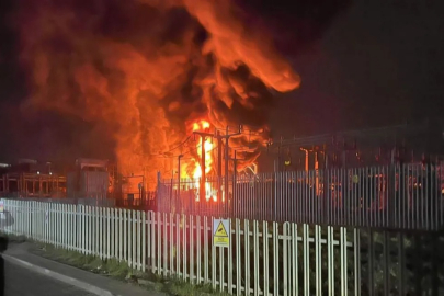 Londra Heathrow Havalimanı, elektrik kesintisi nedeniyle gece yarısına kadar kapatıldı