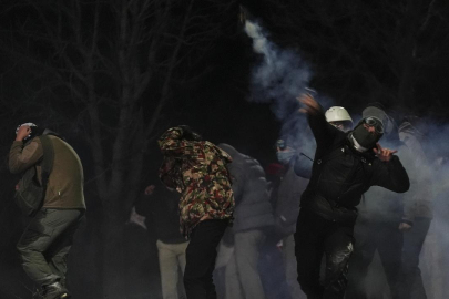 Yerlikaya: Dünkü gösterilerde 16 polis yaralandı, 53 şahsa işlem yapıldı