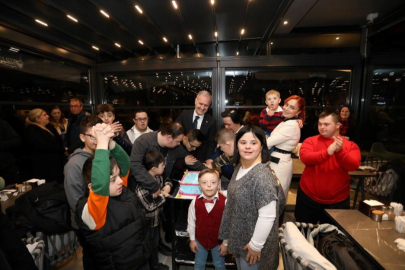 İnegöl Belediye Başkanı down sendromlu öğrencilerle bir araya geldi