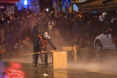 Ankara'da gösterilerde bir polis yaralandı