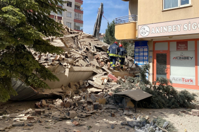 Konya’da yıkım aşamasındaki 6 katlı bina çöktü