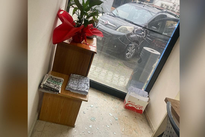 AK Parti İlçe Başkanlığı binasına taşlı saldırı