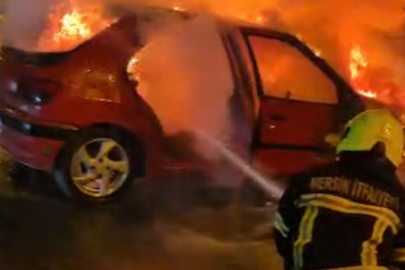 Mersin'de otomobil alev alev yandı