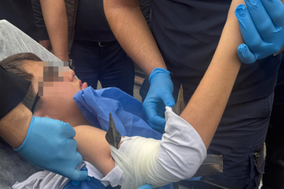 Adana'da koluna saplanan demir parmaklıkla hastaneye kaldırıldı