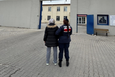 Afyonkarahisar'da hırsızlık suçundan 18 yıl 10 ay hapis cezasıyla aranan şahsı JASAT yakaladı