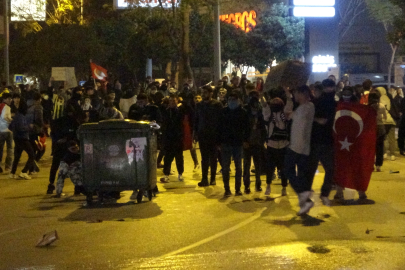 Adana’da izinsiz gösteri yapan gruba polisten müdahale