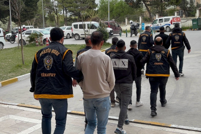 Manisa'da kaçırdıkları gencin ailesinden fidye isteyen çete çökertildi