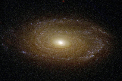 Dünya'dan yaklaşık bir milyar ışık yılı uzaklıkta yeni bir sarmal galaksi keşfedildi