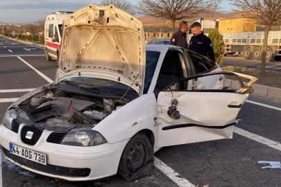 Elazığ’da karşı şeride geçen otomobil takla attı