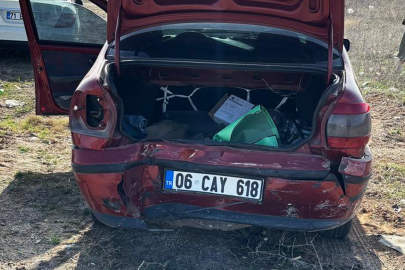 Kırıkkale'de iki otomobil çarpıştı