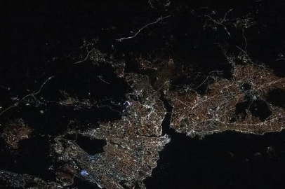 Uzaydan kaydedildi: İstanbul'un dikkat çeken gece görüntüsü... Net şekilde görüldü